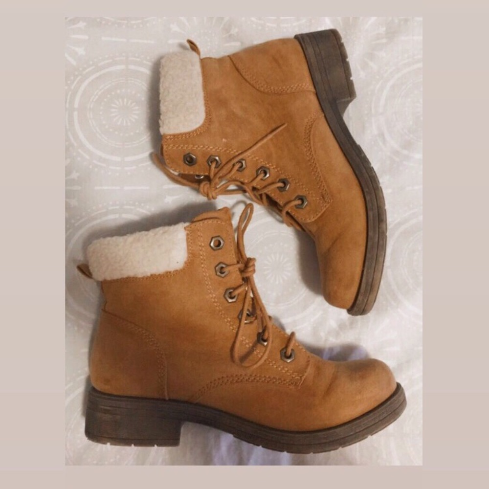Women’s size 7 American Eagle boots